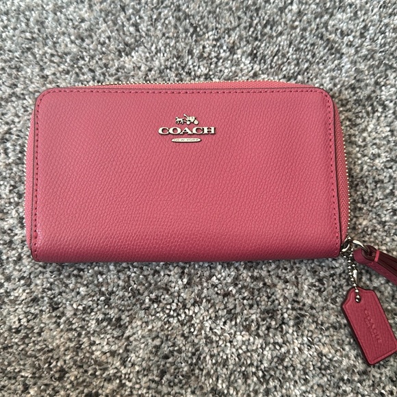Coach Pebbled Leather Zip Wristlet Wallet - Picture 3 of 5